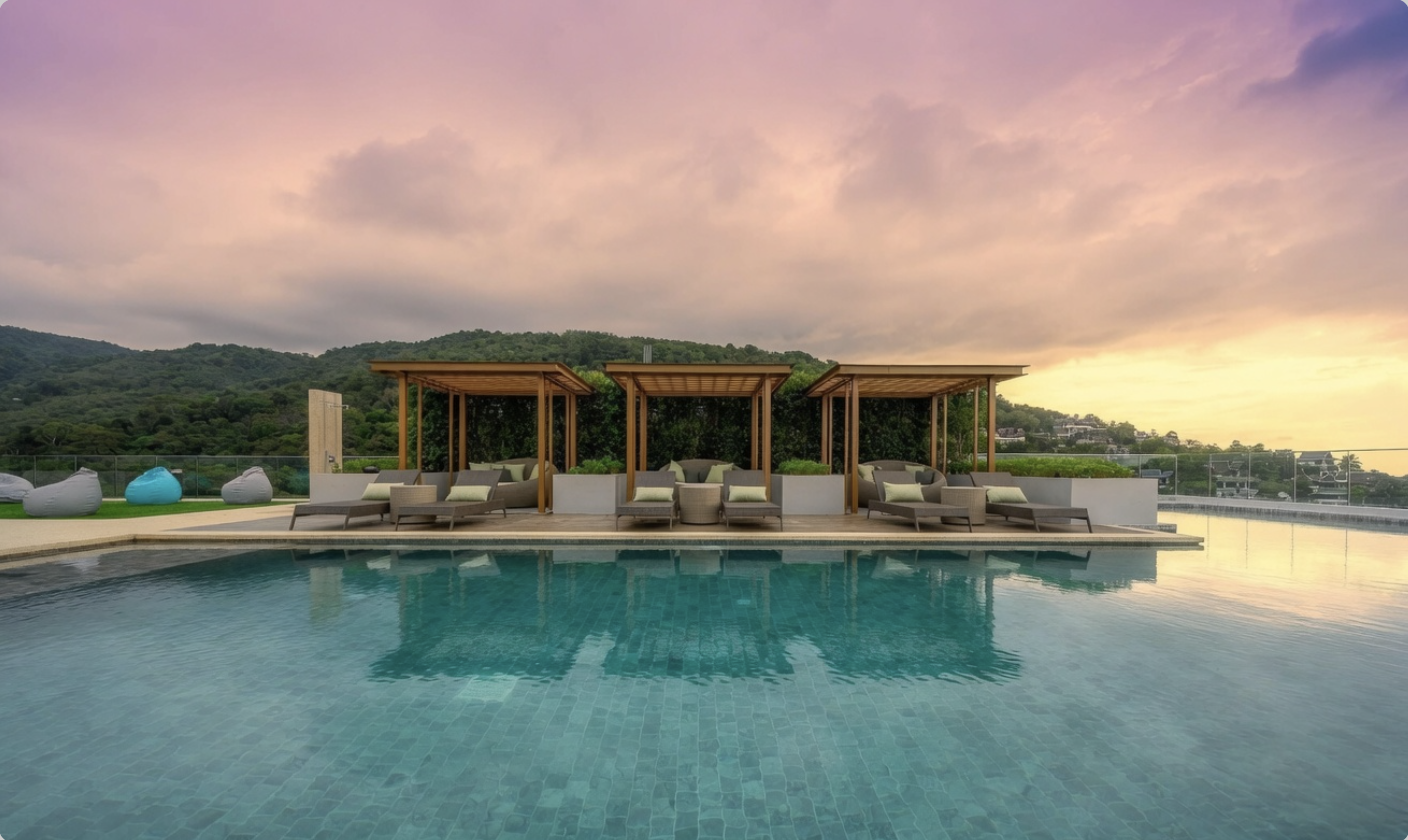 Dachterrasse mit Pool und Lounge-Bereich bei Sonnenuntergang