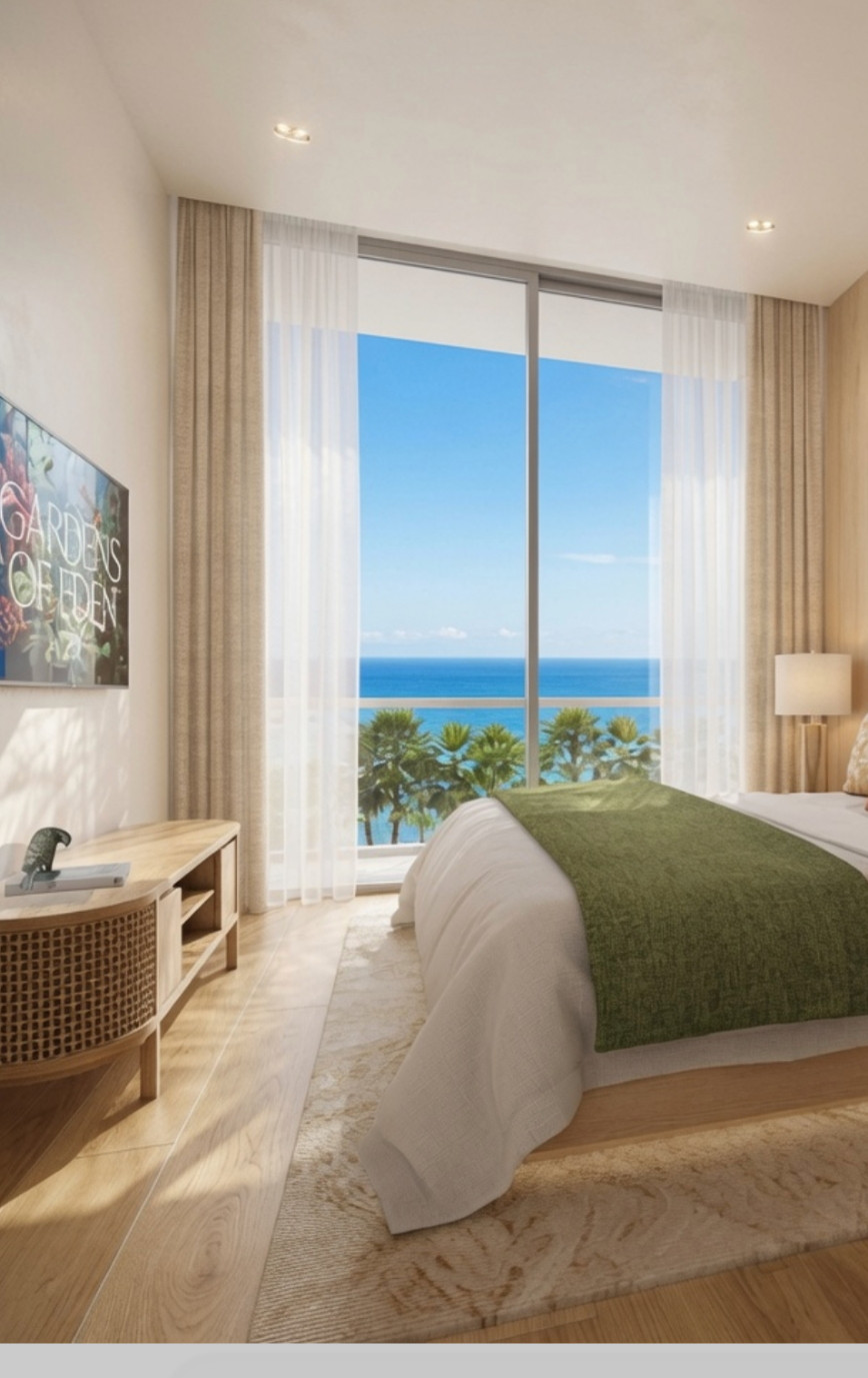 Schlafzimmer mit Meerblick durch bodentiefe Fenster