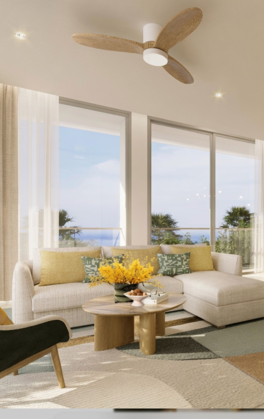 Wohnzimmer mit Meerblick und Essbereich